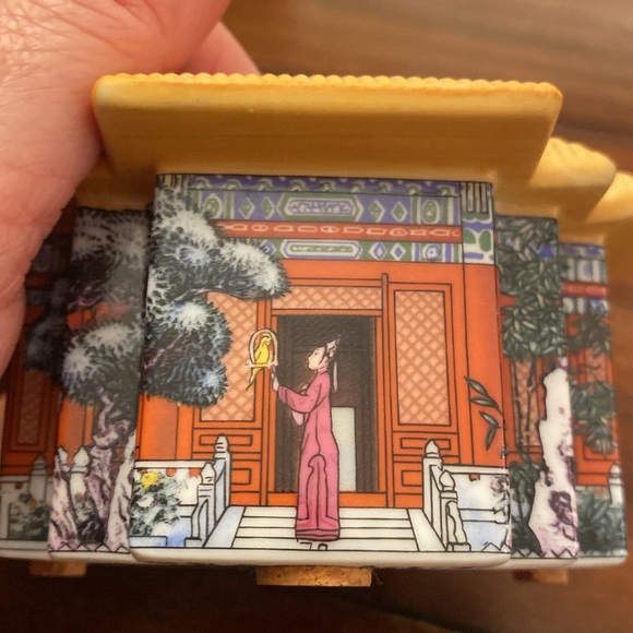 Vintage forbidden city 1992 music box - Picture 2 of 6